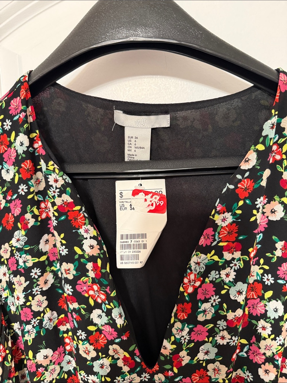 H&M Black Floral Pleated Midi Dress with Short Sleeves - Picture 3 of 8
